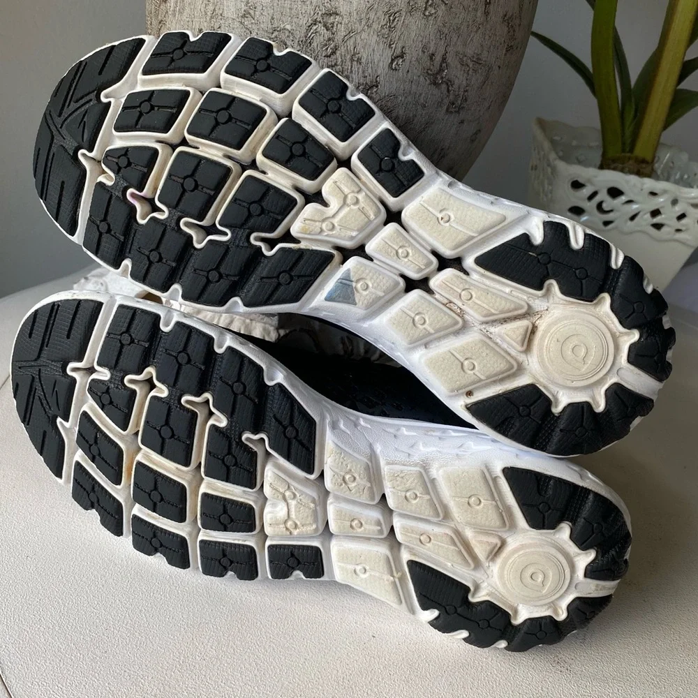 Brooks like new