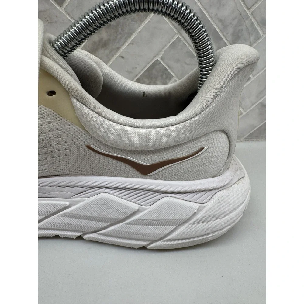 Hoka One One hoka ship business