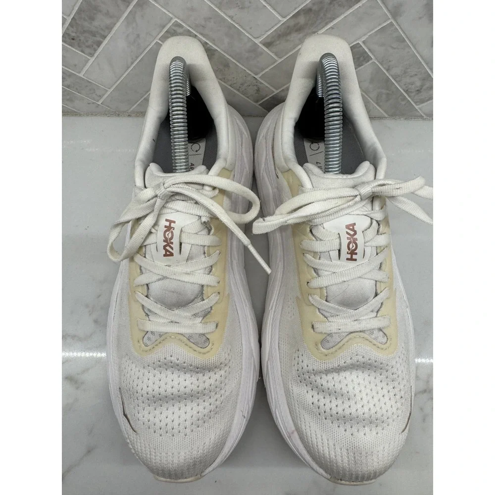 Hoka One One white this
