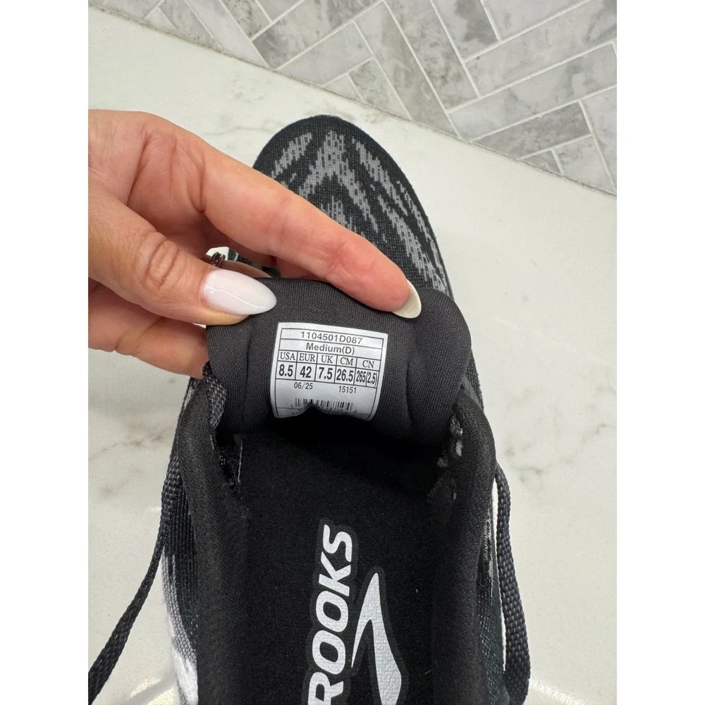 Brooks Launch 11 Running Shoes Mens Size 8.5 D 8.5D Black White Sneakers Mesh