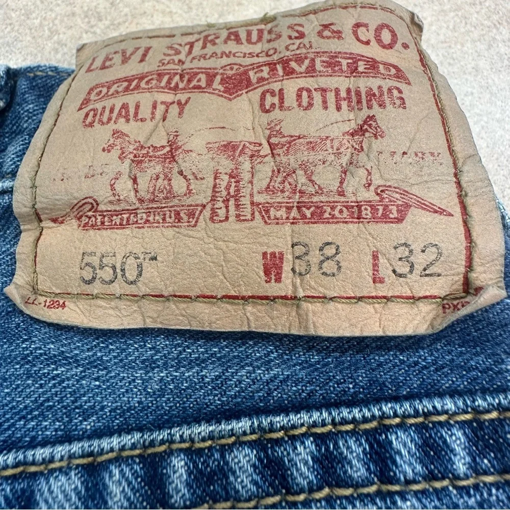 Men’s Levi’s Strauss 550 relaxed fit 38 X 32 altered‎ length to 38 x 28 vintage