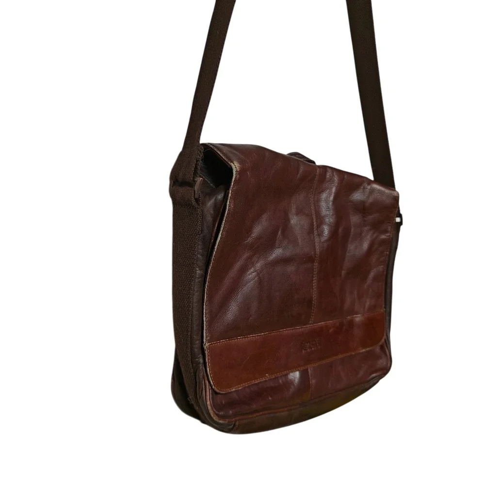 Kenneth Cole Reaction daily convenient