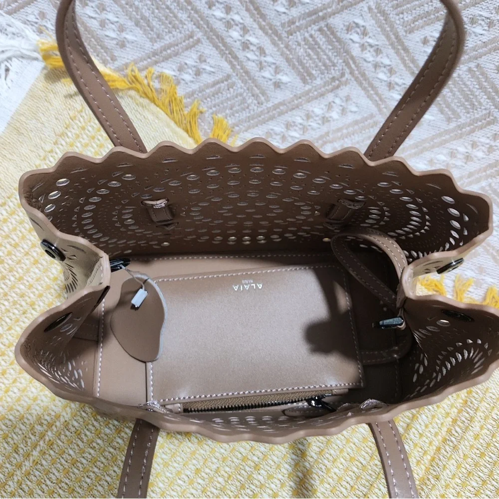 Alaia color brown