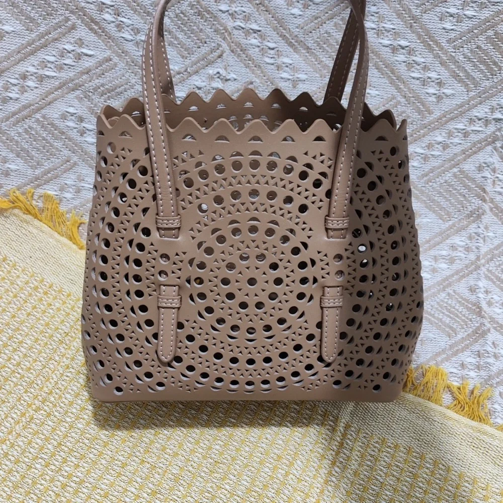 Alaia color brown