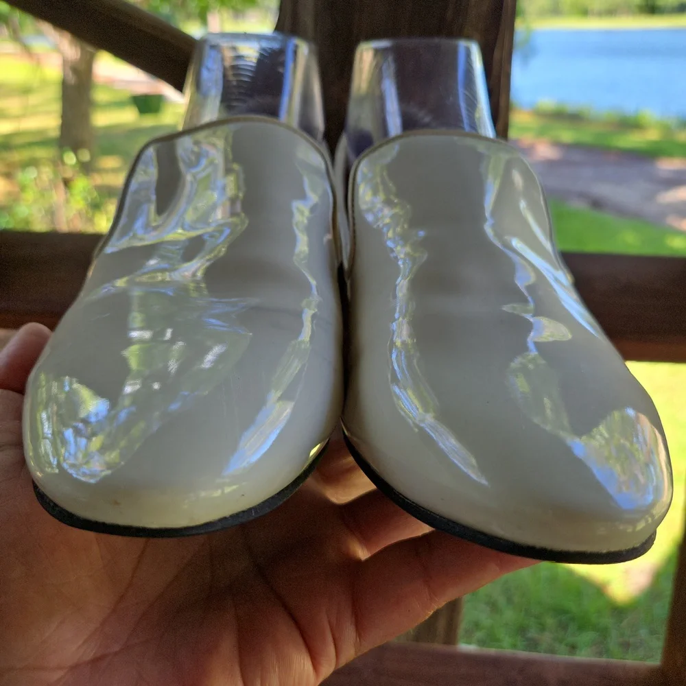 Marc Fisher glossy patent