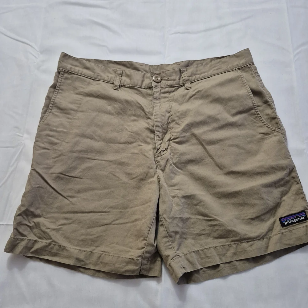Patagonia men's‎ Tan Shorts Size 32