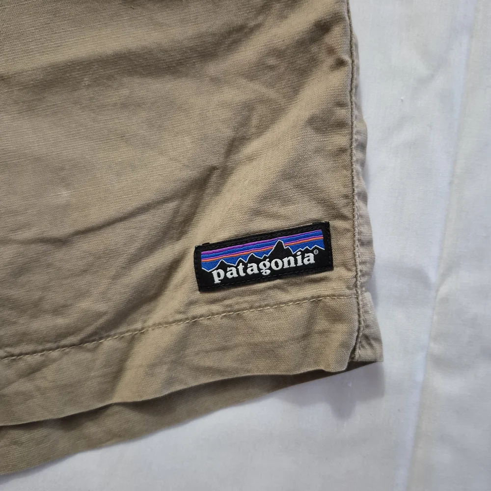 Patagonia men's‎ Tan Shorts Size 32