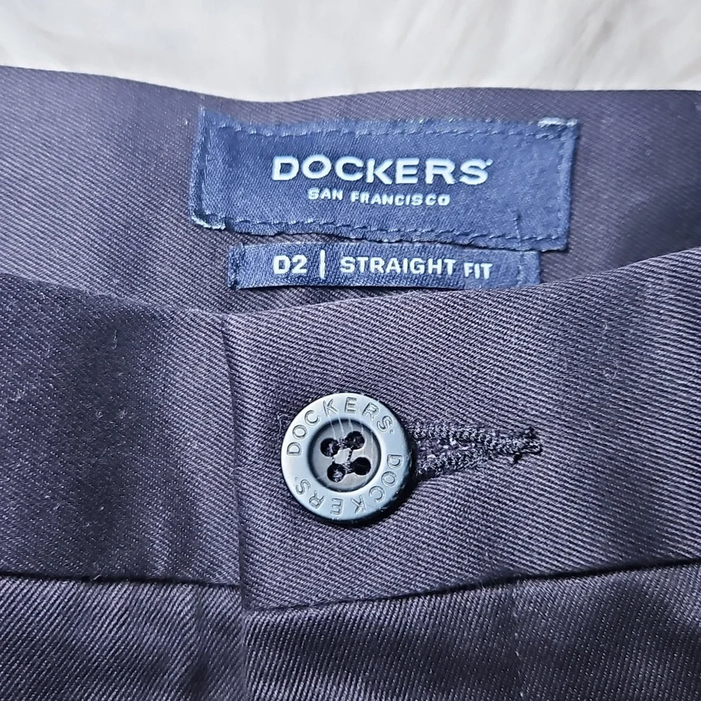 Dockers details dress pair