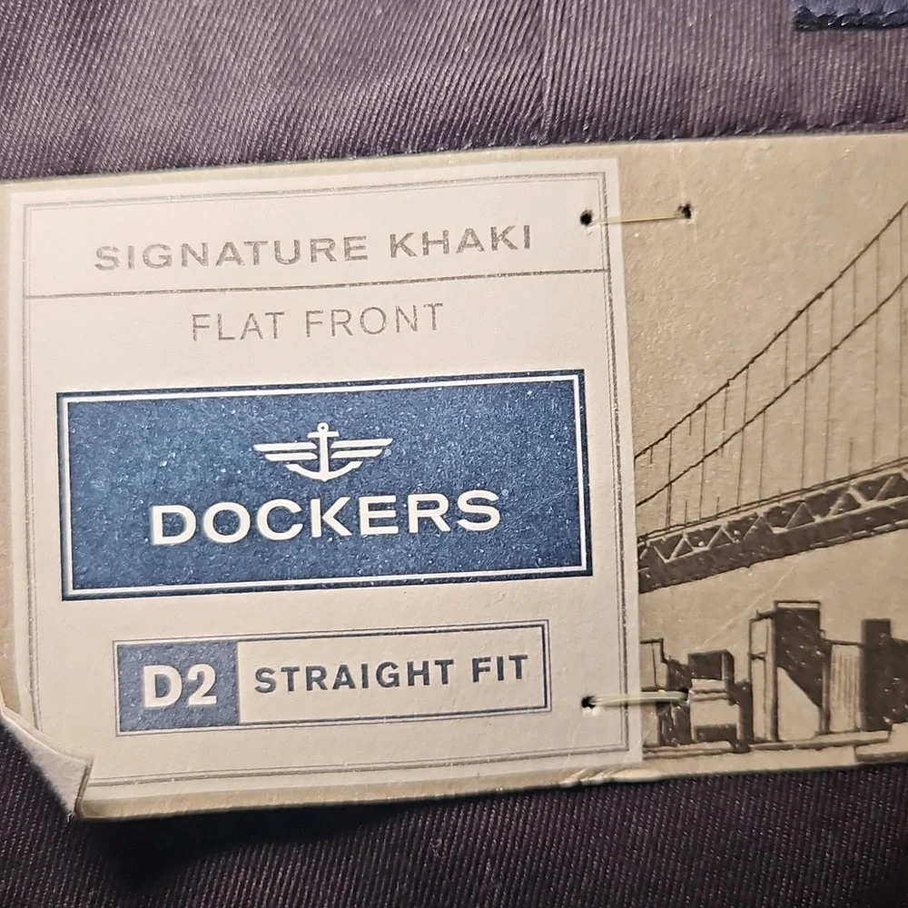 Dockers versatile details