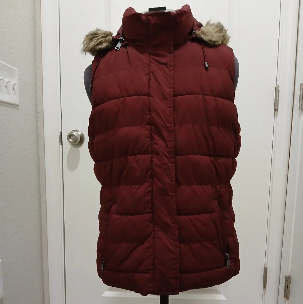 🔥SALE🔥Banana Republic Maroon‎ Puffy Hooded Vest