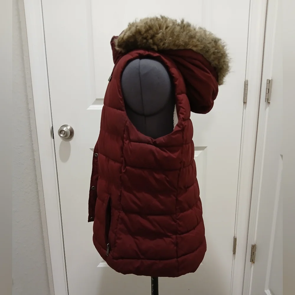 🔥SALE🔥Banana Republic Maroon‎ Puffy Hooded Vest