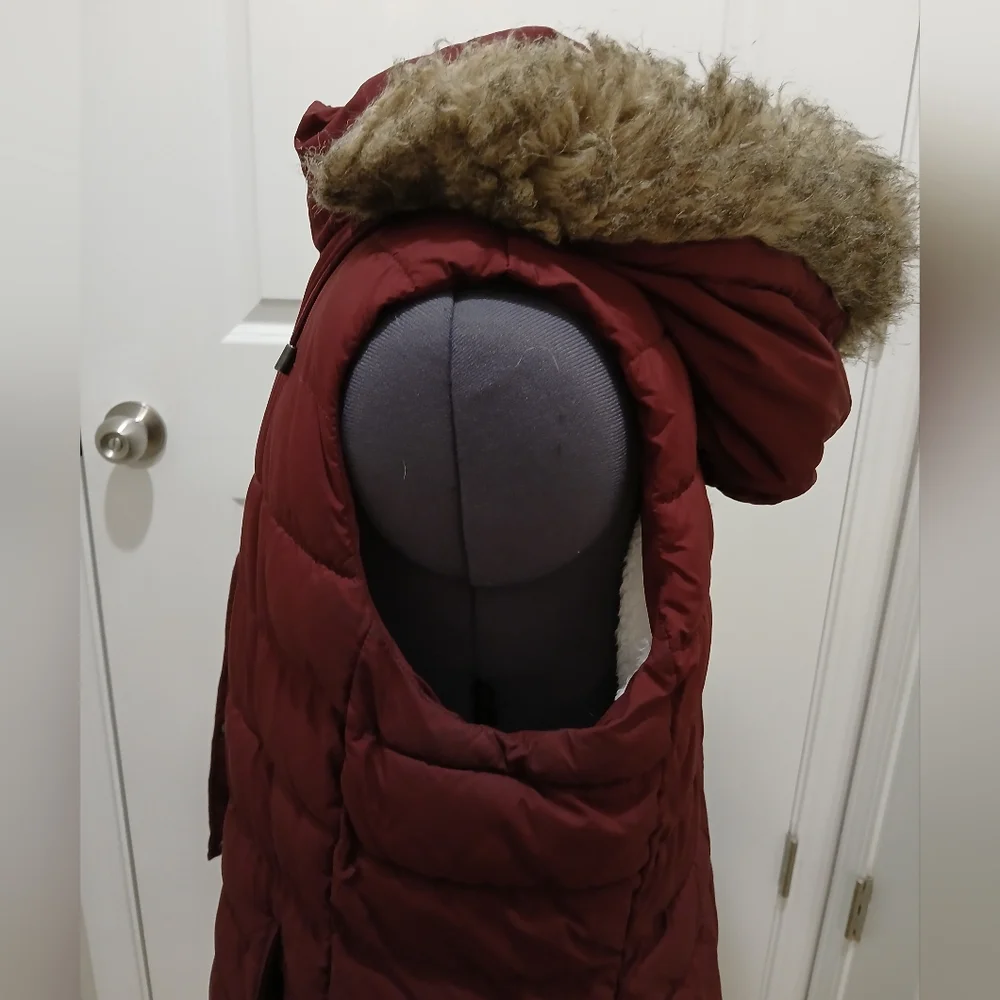 🔥SALE🔥Banana Republic Maroon‎ Puffy Hooded Vest