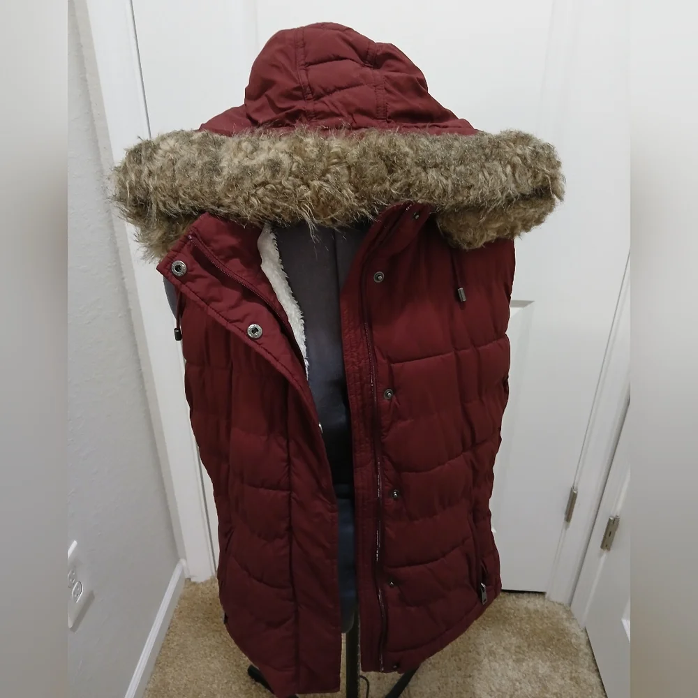 🔥SALE🔥Banana Republic Maroon‎ Puffy Hooded Vest