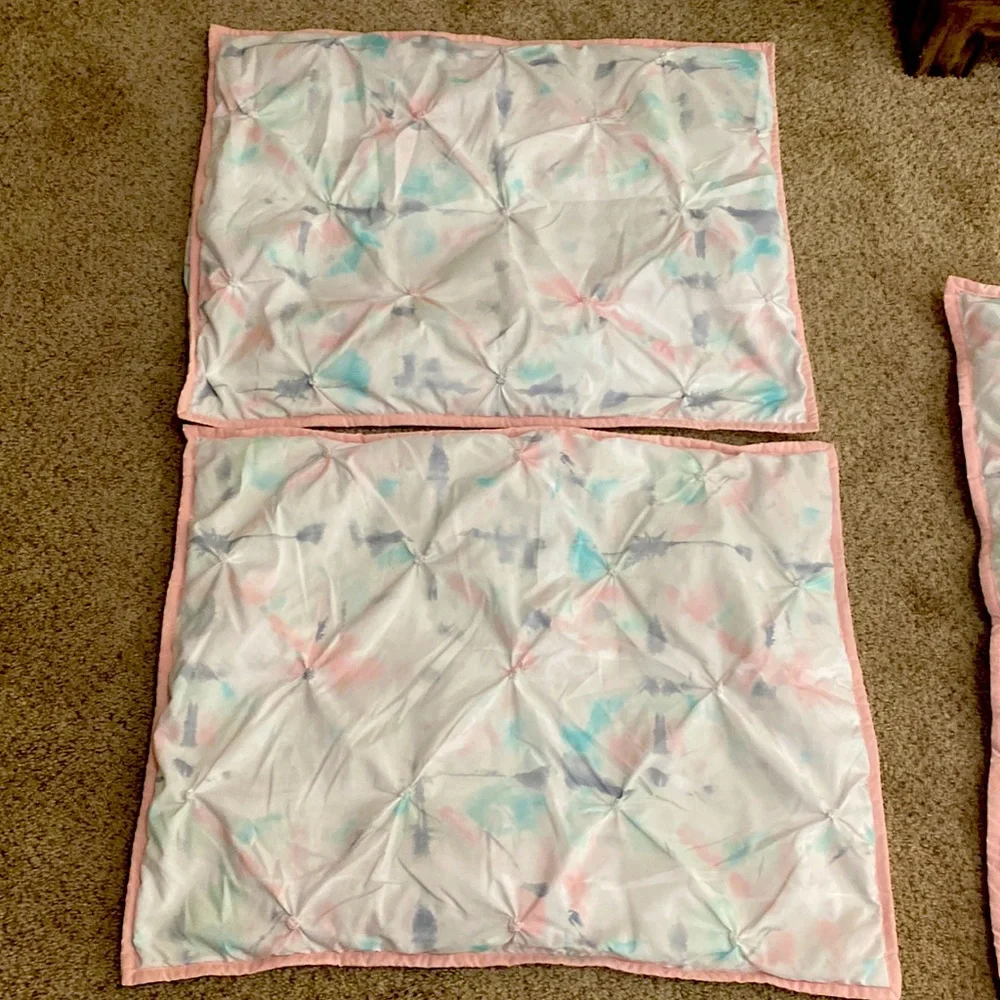 Soft Pastel Watercolor Quilt - White/Pink/Blue
