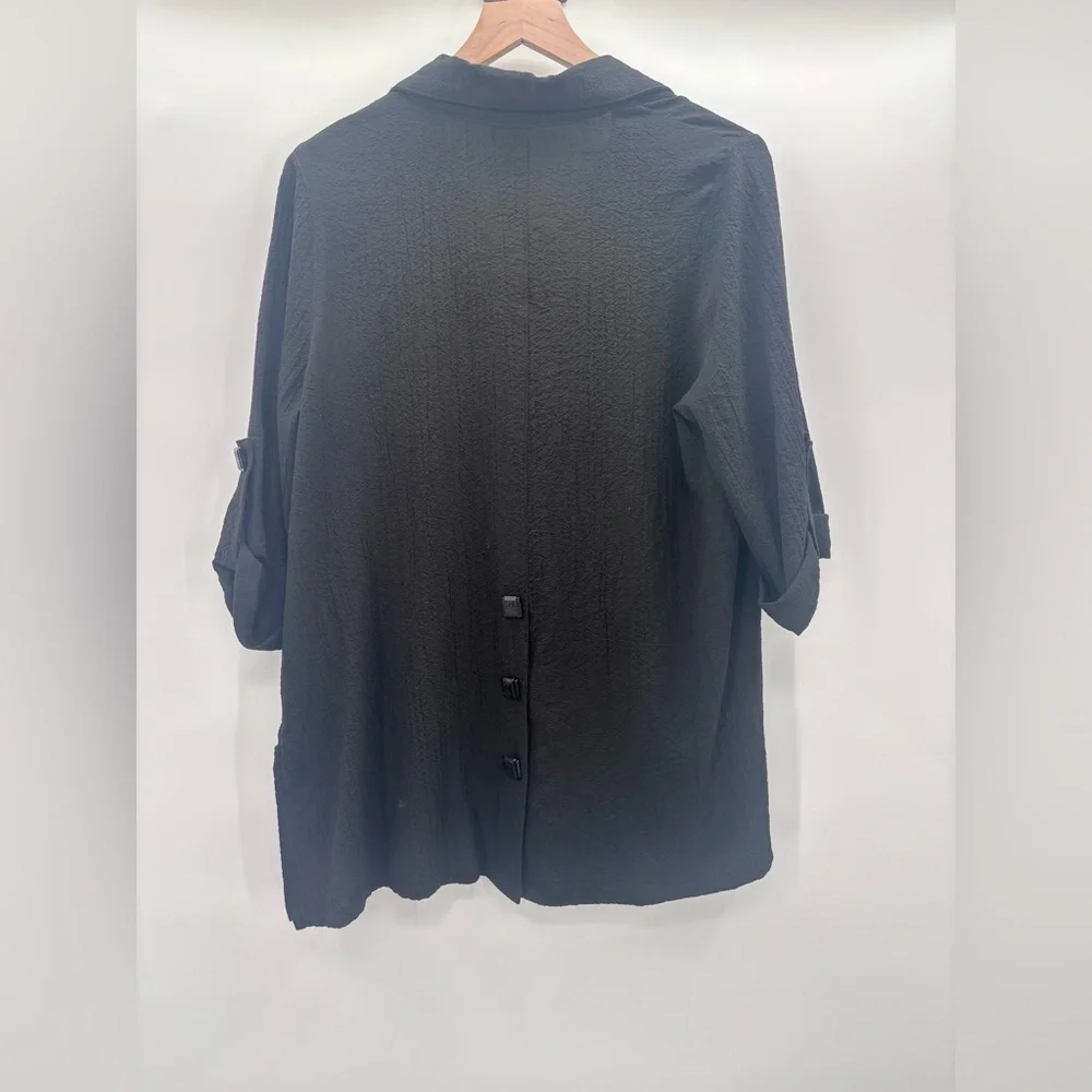 IC by Connie K Asymmetrical Hem Laganlook Top Size Small in Black