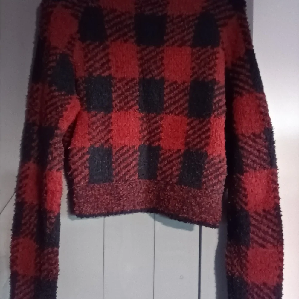 SKIMS red black