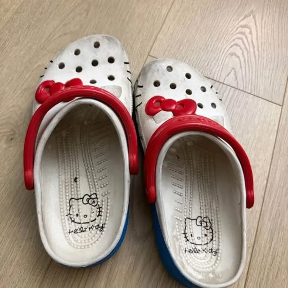 Hello Kitty white straps shoes