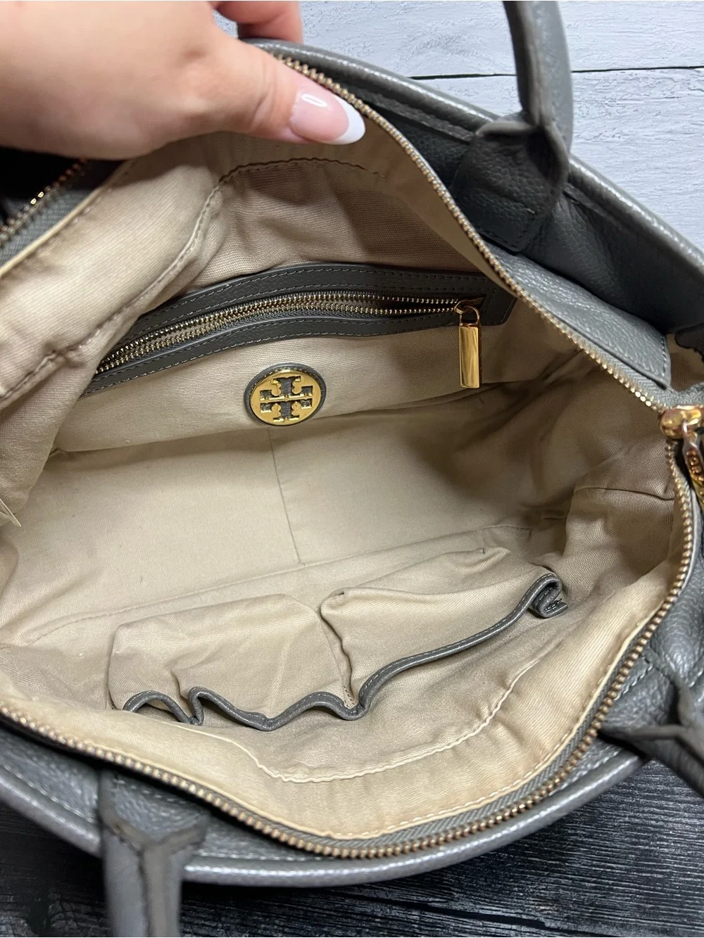 Tory Burch elegant pebbled