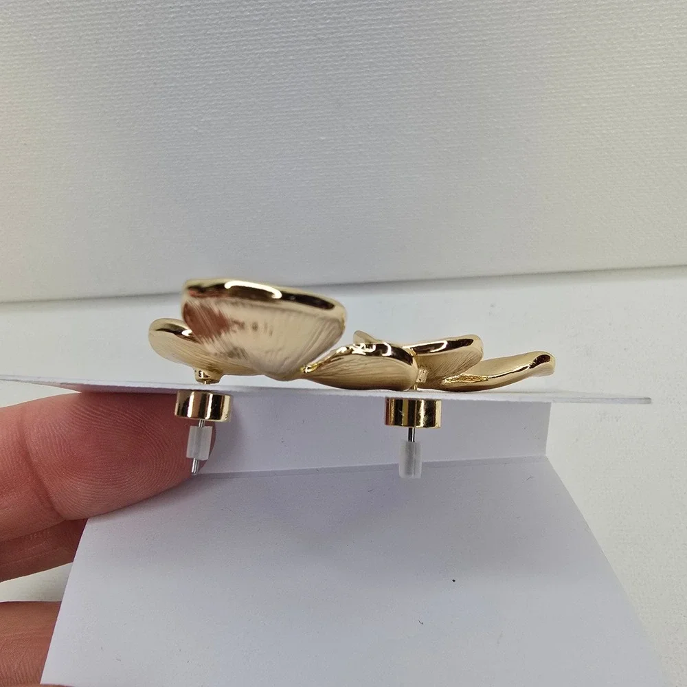 Nordstrom style stud