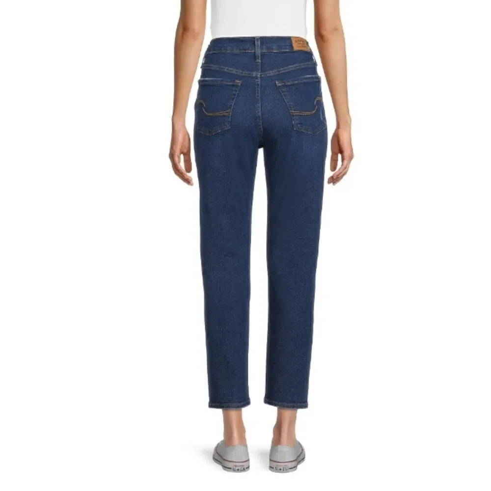 Levis closure flat thigh