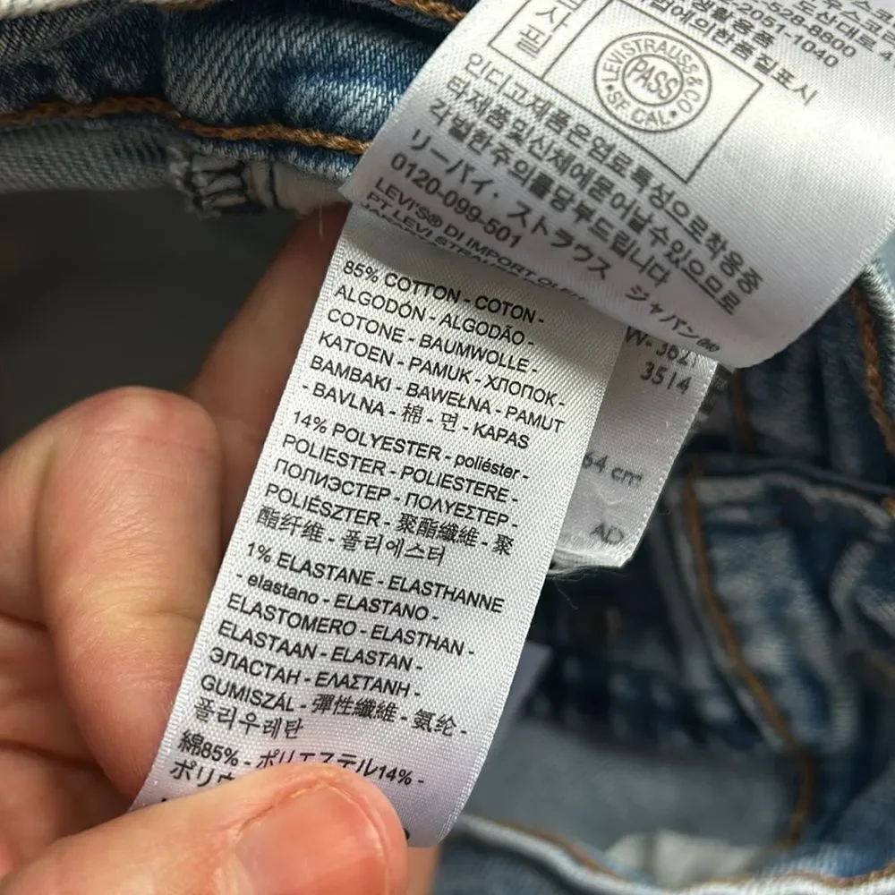 Levis excellent distressed