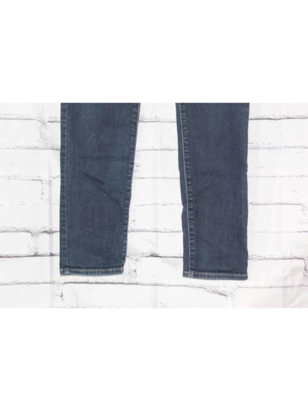 American Eagle Outfitters excellent pre