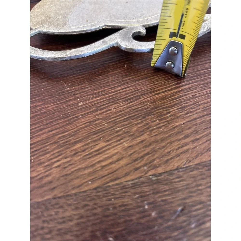 The Unbranded Brand vintage trivet