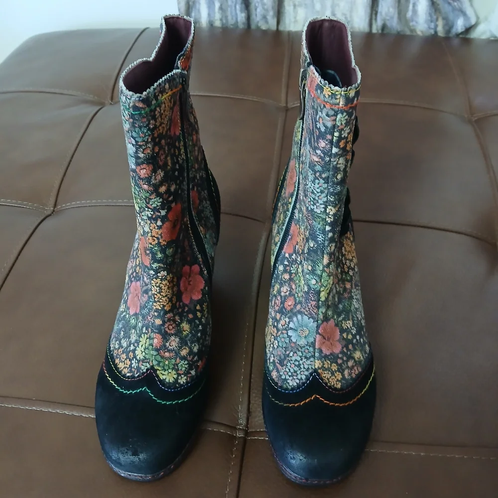 L'Artiste by Spring‎ Step FLORAL BOOTIES