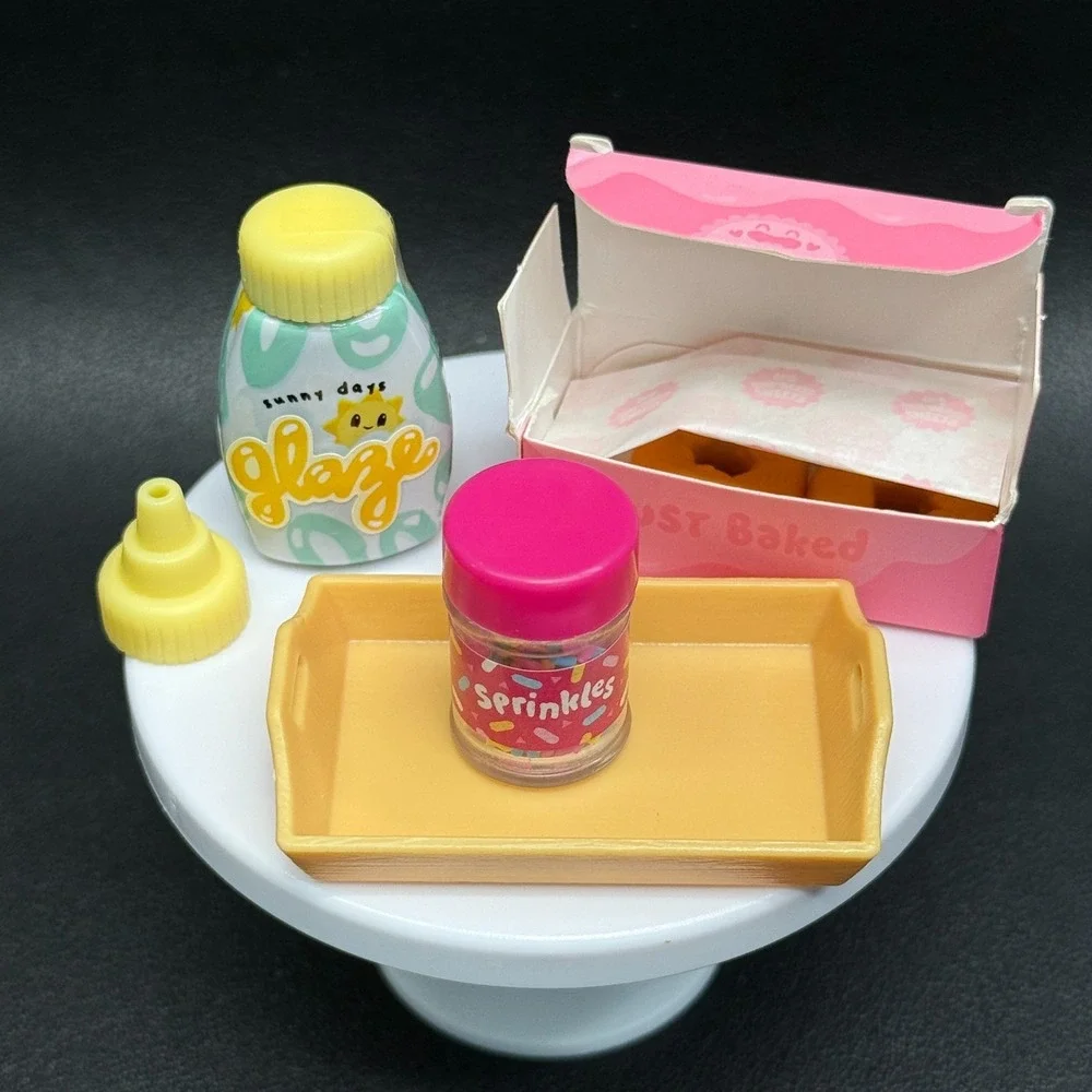 MGA Mini-Verse *Make It Mini Cafe Series 1* Vanilla Donuts