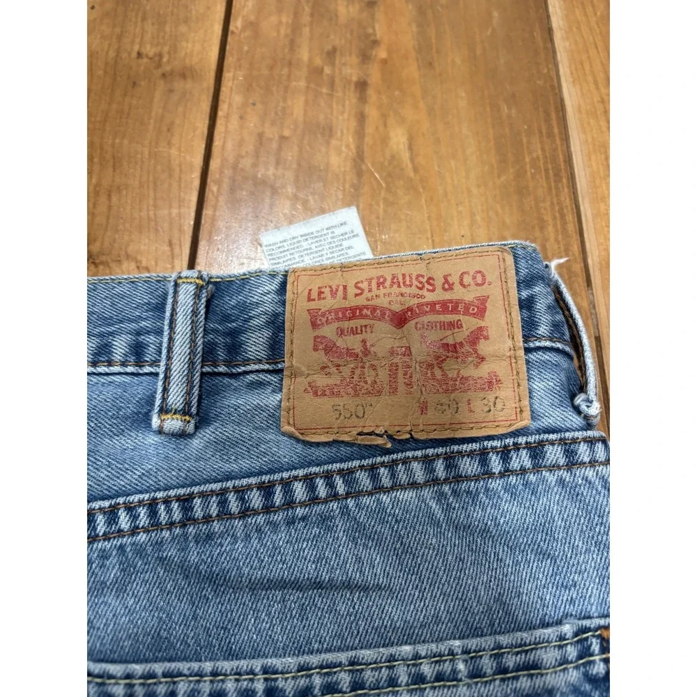 Levi's 550 Relaxed Fit Men's Jeans W30 L30 Light Wash Distressed Ripped Denim