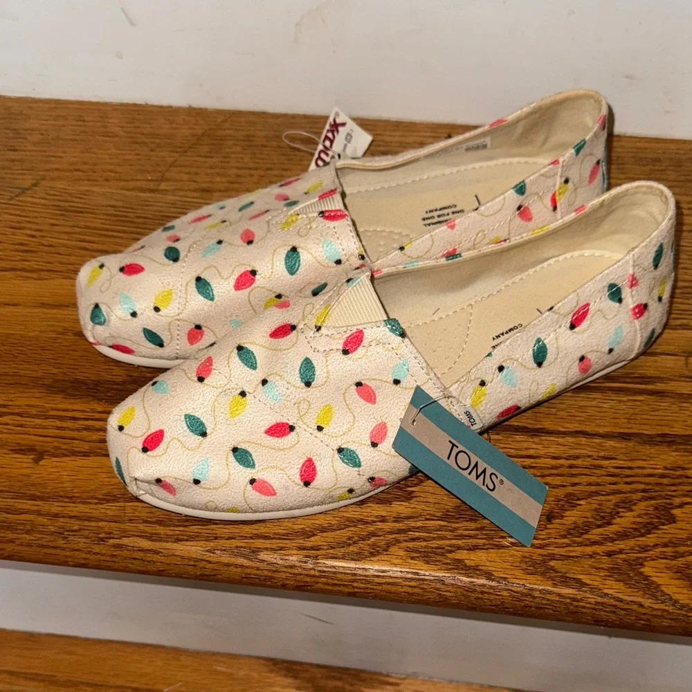 TOMS womens Belmont natural‎ tree lights print Slip-On Shoes size 8. NWT