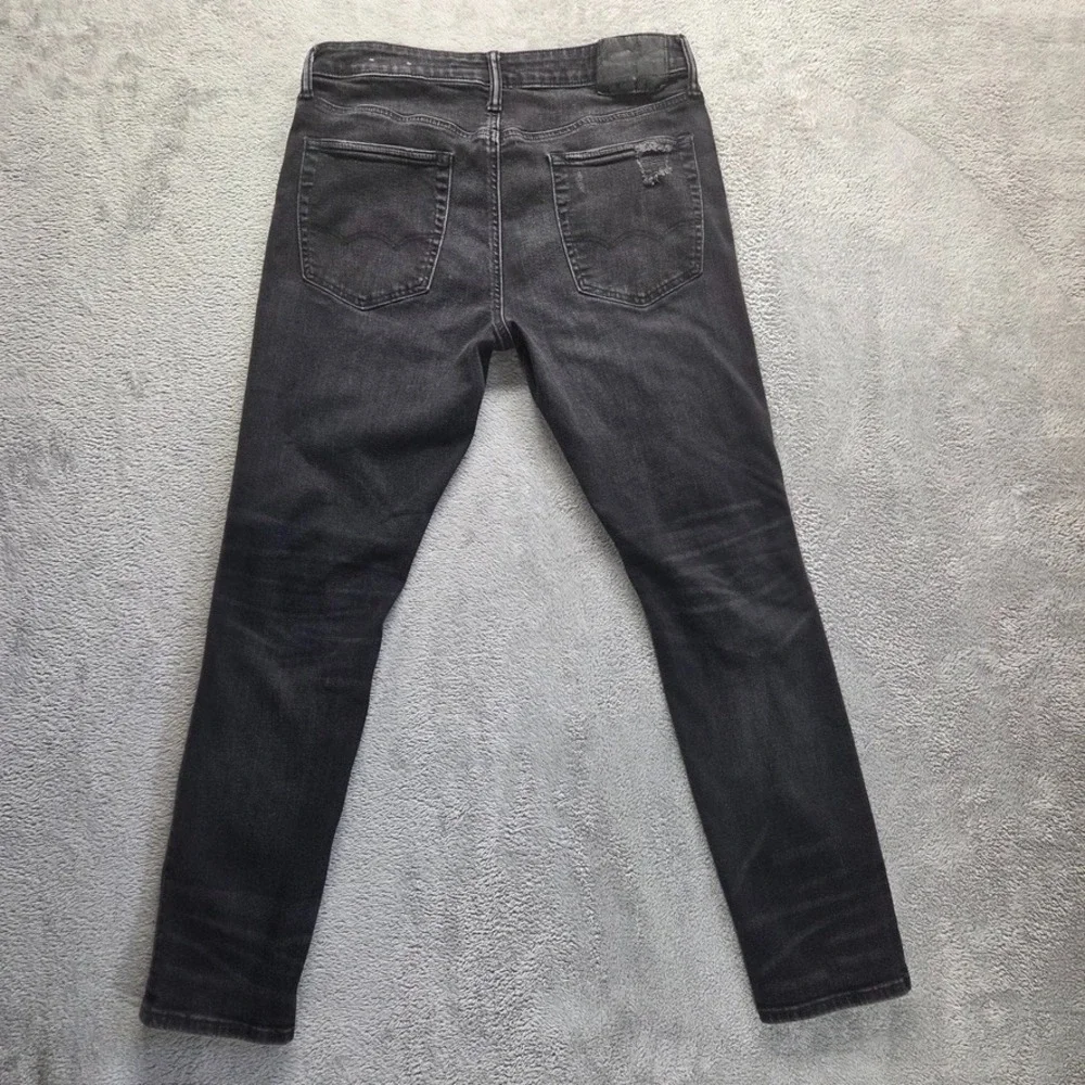 American Eagle Outfitters good pre