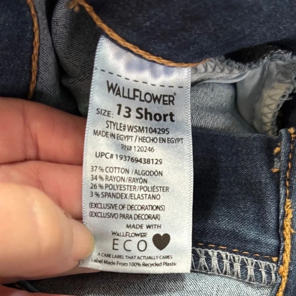 Wallflower brand new