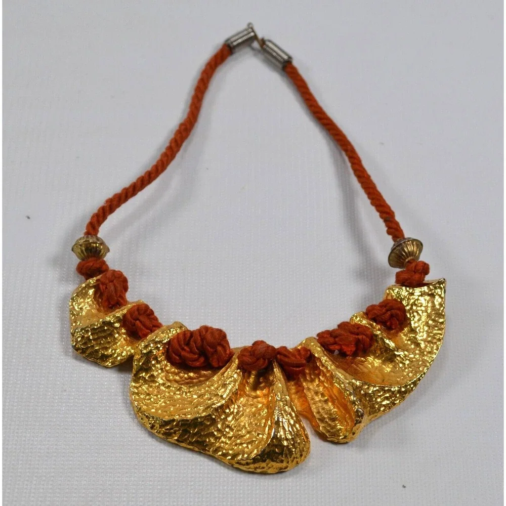 N/A gold tone