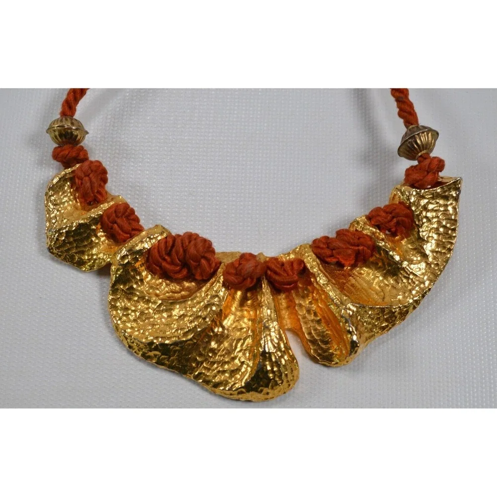 N/A gold tone