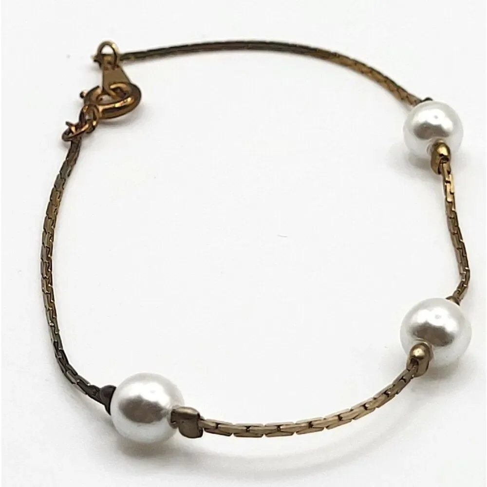 Vintage Goldtone Imitation Pearl Station Bracelet 7in