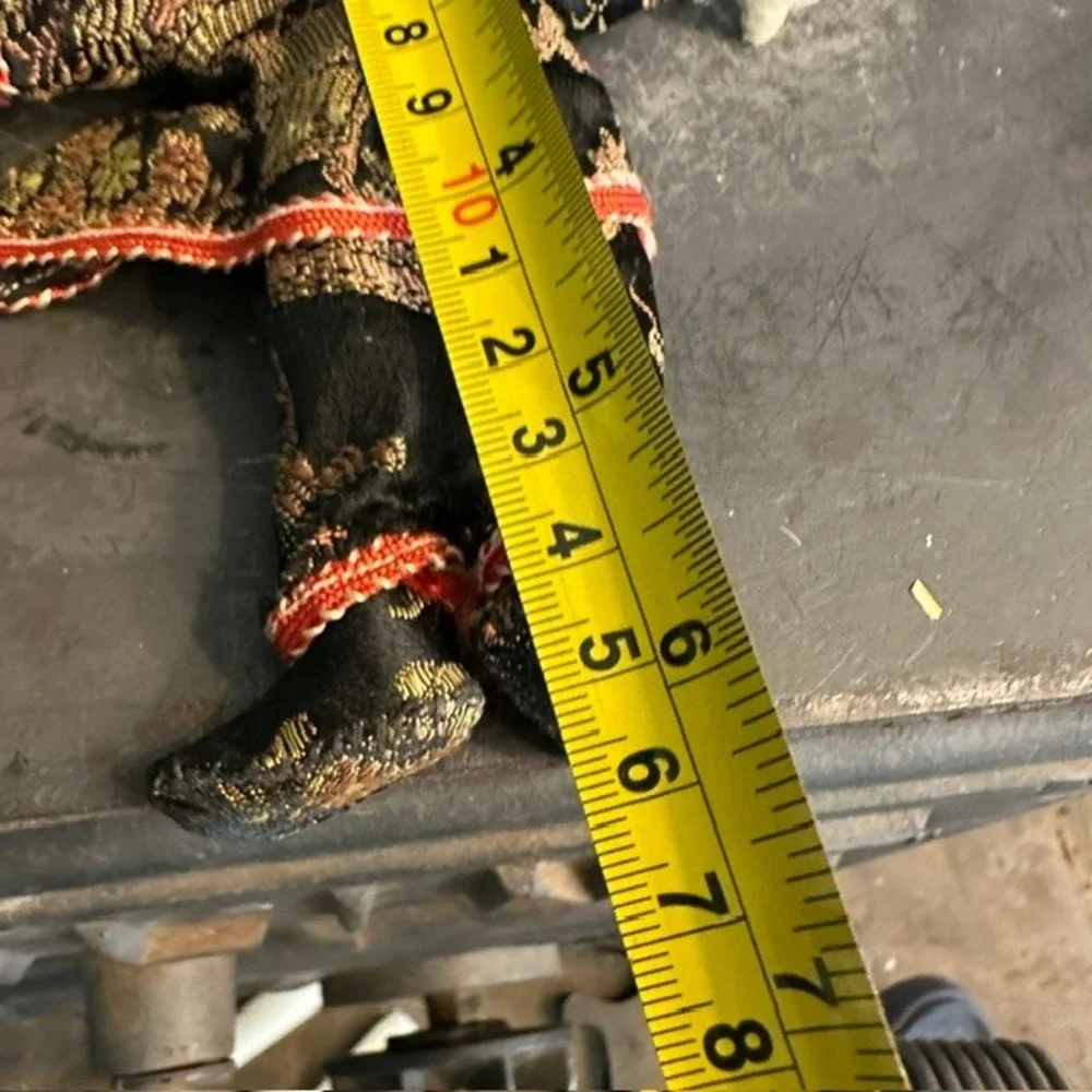 N/A likely cloth edges