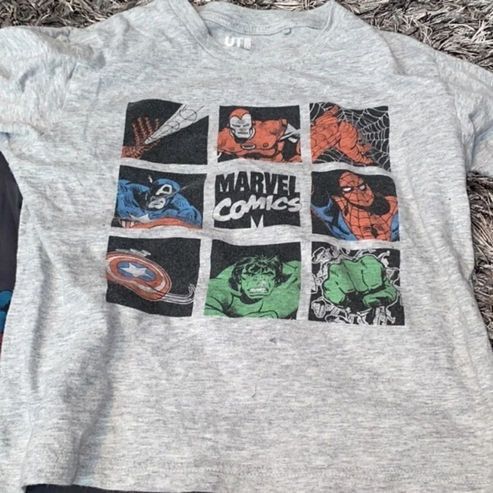 Uniqlo vintage look SpiderMan Marvel 3T bundle see pic tiny hole otherwise GUC.