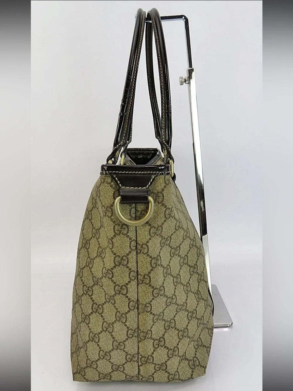 Gucci tote signature