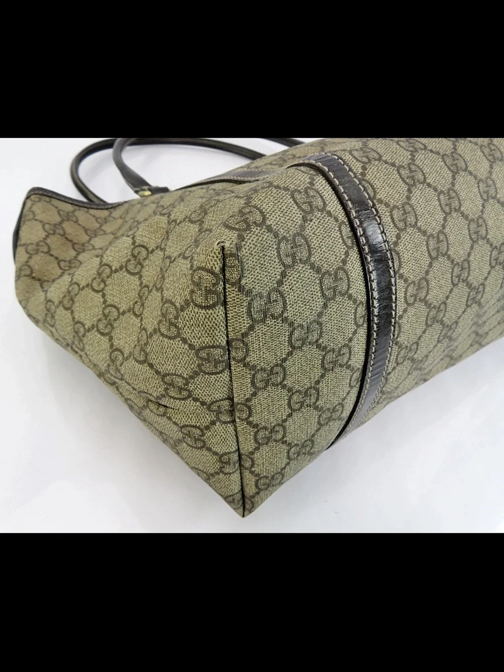 Gucci tote signature