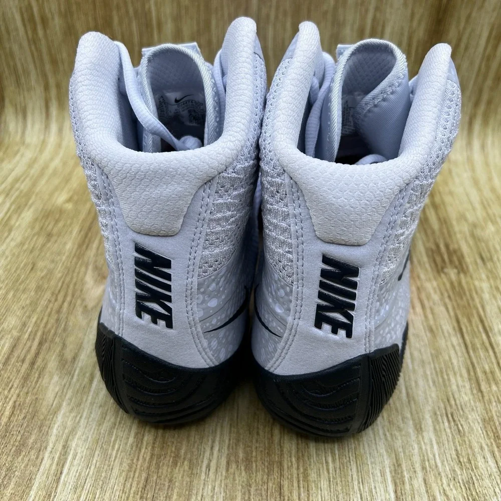 Nike tawa se