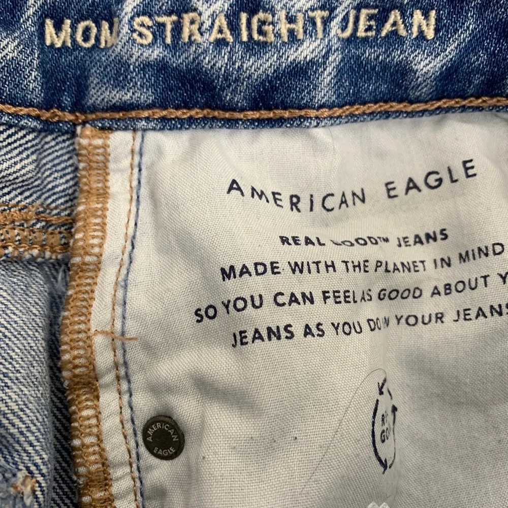 American Eagle Mom Straight Jean Destroyed Knee Size 4 Faded Wash