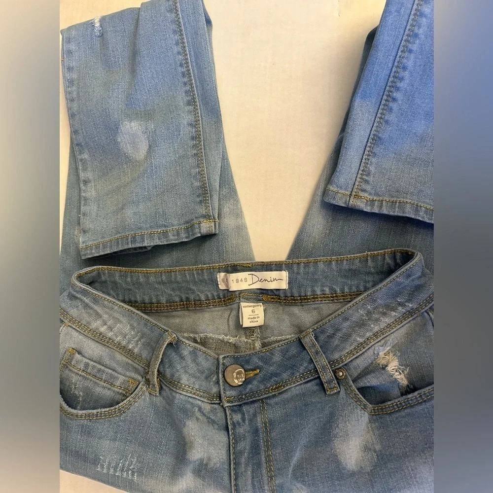 EST 1946 Denim Contemporary Blue Jeans Distressed with Natural Fading Sz-6.‎ F8