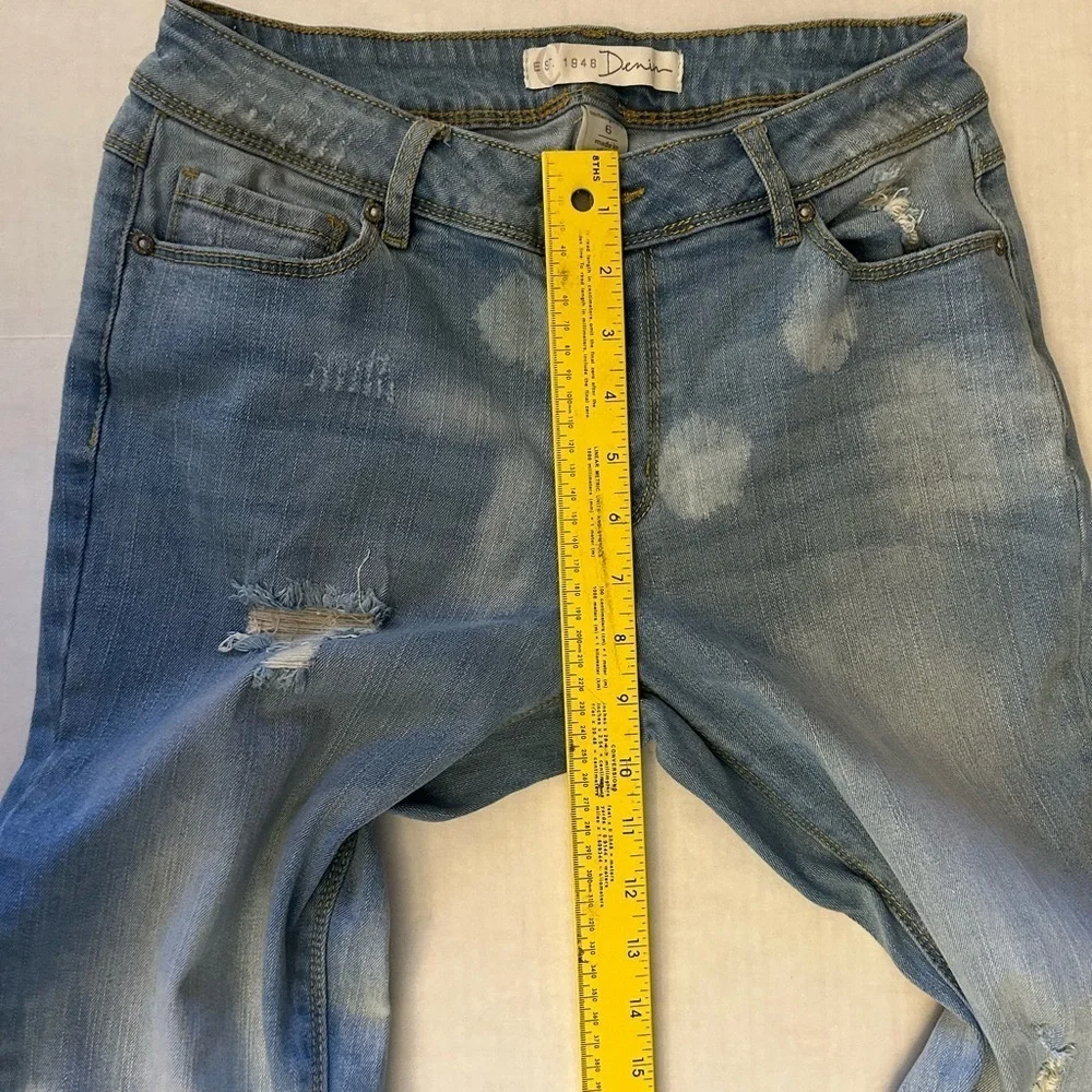 EST 1946 Denim Contemporary Blue Jeans Distressed with Natural Fading Sz-6.‎ F8
