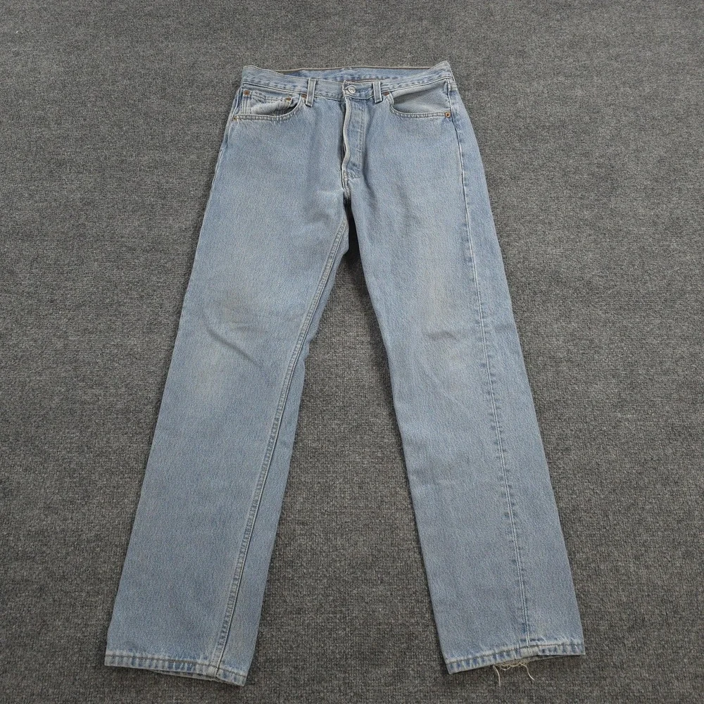 Vintage Levis Jeans Mens 32x32 Light Blue Denim 501 Button Fly Made USA 90s