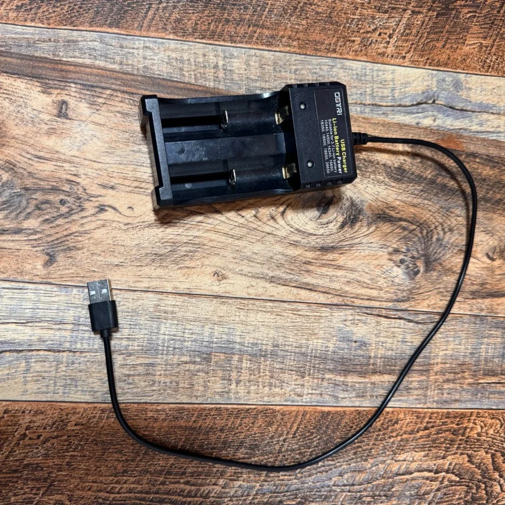 OSTRI USB Charger‎ Li-ion Battery Power Charger 3.7V 10440 26650 18650 Batteries