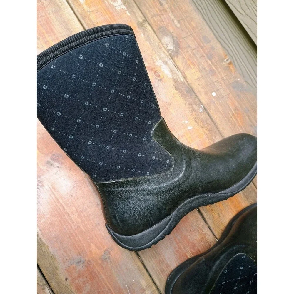 Muck Boots very gently