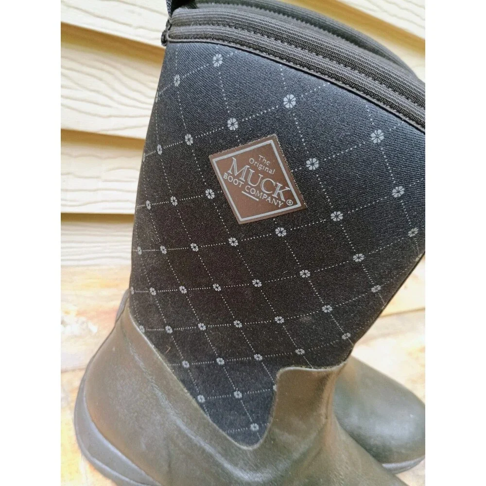 Muck Boots very gently