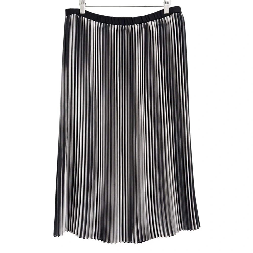 NWT Eileen Fisher Pleated Ombre Skirt Small NWT