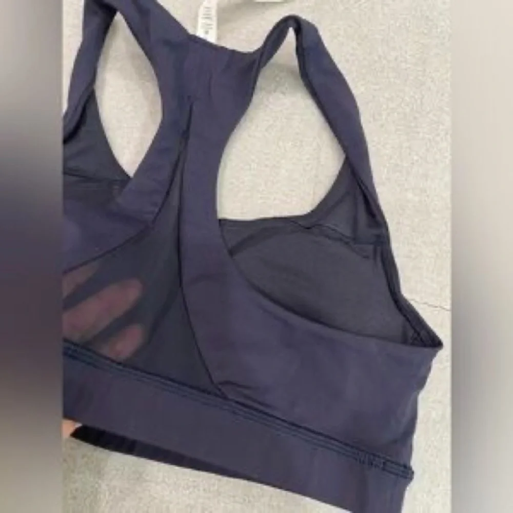 N/A comfortable black